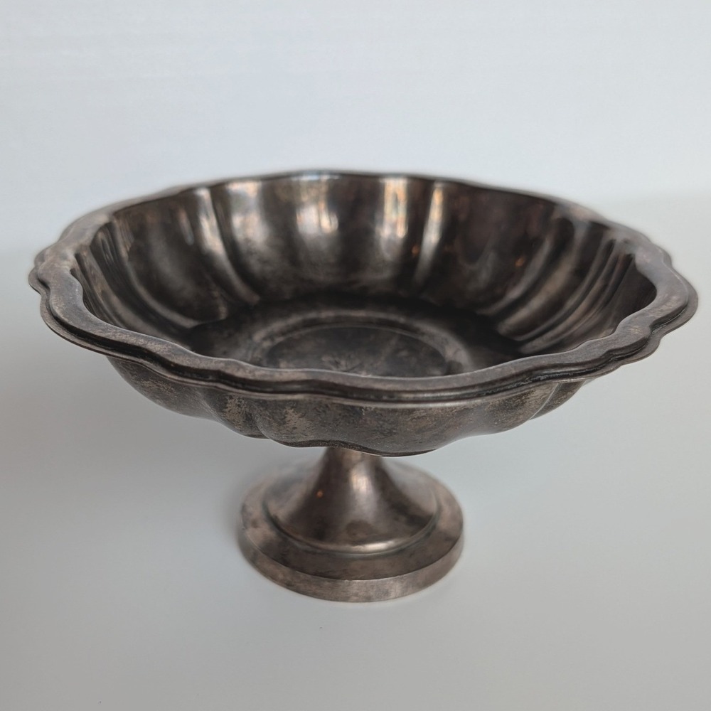 Wm A Rogers Silverplate Pedestal Bowl Scalloped Fluted Compote Dish Vintage